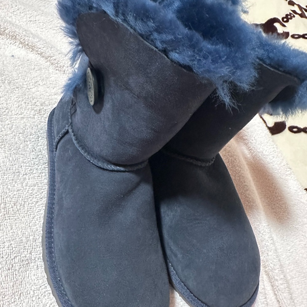 UGG Blue Suede Boots with Gray Soles - Picture 4 of 7